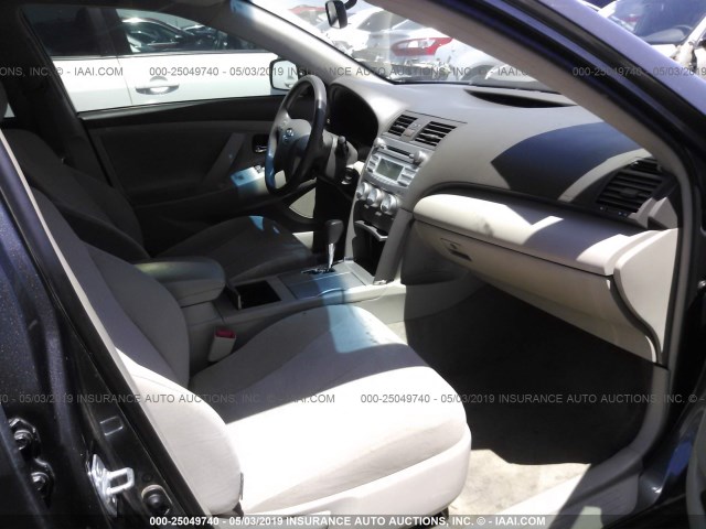 JTNBF3EK0A3004726 - 2010 TOYOTA CAMRY SE/LE/XLE 灰色 照片 5