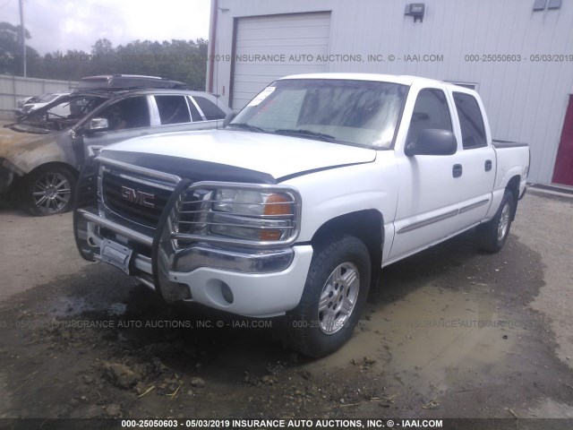 2GTEK13T251232624 - 2005 GMC NEW SIERRA K1500 WHITE photo 2