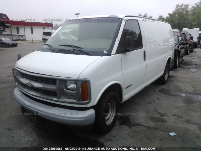 1GCFG15W711221051 - 2001 CHEVROLET EXPRESS G1500  WHITE photo 2