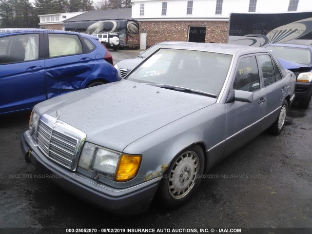 WDBEA30D0LB273258 - 1990 MERCEDES-BENZ 300 E GRAY photo 2