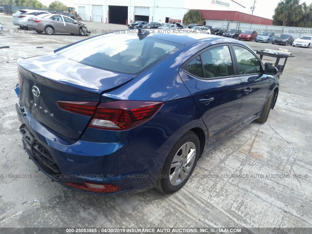 5NPD84LF5KH429609 - 2019 HYUNDAI ELANTRA SEL/VALUE/LIMITED BLUE photo 4