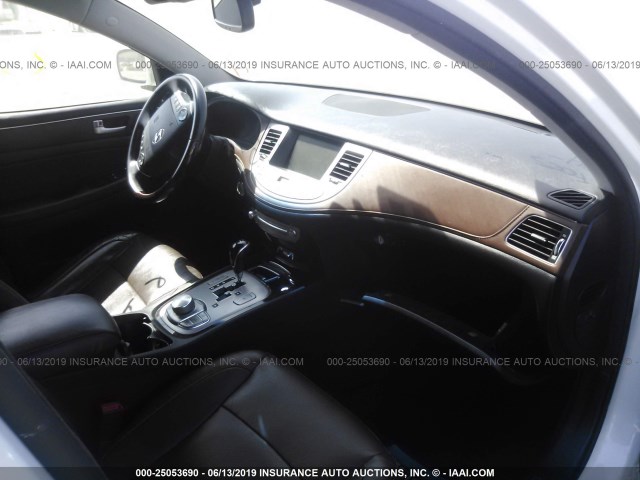 KMHGC4DF5CU185389 - 2012 HYUNDAI GENESIS 4.6L WHITE photo 5