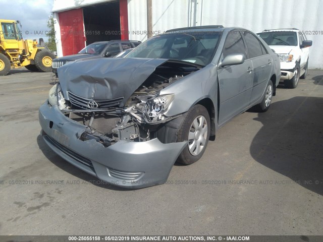 JTDBE30K563062319 - 2006 TOYOTA CAMRY LE/XLE Grau Foto 2