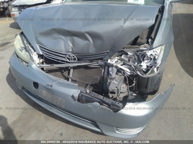 JTDBE30K563062319 - 2006 TOYOTA CAMRY LE/XLE Grau Foto 6