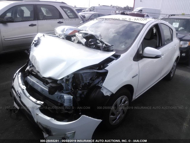 JTDKDTB30G1117717 - 2016 TOYOTA PRIUS C WHITE photo 2