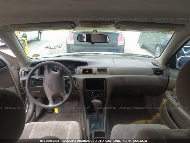 JT2BF28K8W0125080 - 1998 TOYOTA CAMRY LE/XLE GOLD photo 5