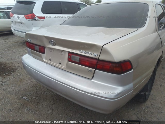 JT2BF28K8W0125080 - 1998 TOYOTA CAMRY LE/XLE GOLD photo 6