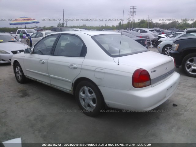 KMHWF25S1YA319259 - 2000 HYUNDAI SONATA GL WHITE photo 3