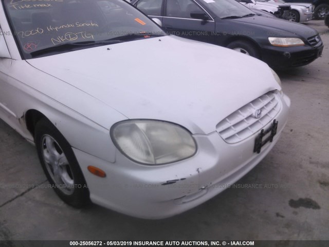 KMHWF25S1YA319259 - 2000 HYUNDAI SONATA GL WHITE photo 6