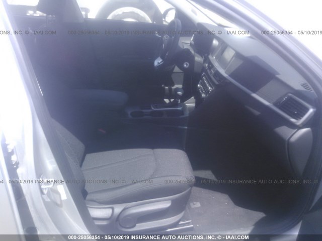 5XXGT4L38KG309283 - 2019 KIA OPTIMA LX/S SILVER photo 5