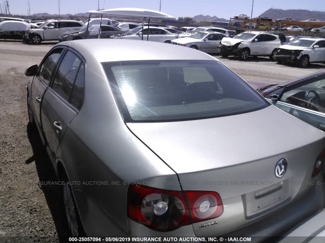 3VWPF71K15M614983 - 2005 VOLKSWAGEN NEW JETTA VALUE SILVER photo 3