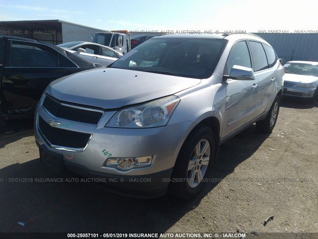 1GNLRFED2AS107372 - 2010 CHEVROLET TRAVERSE LT SILVER photo 2