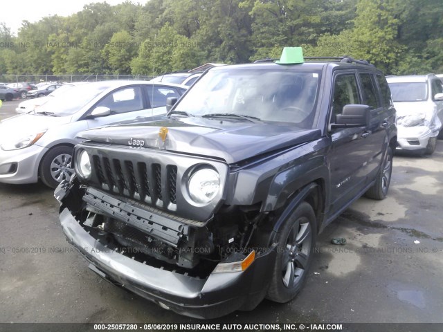 1C4NJRFB3FD154459 - 2015 JEEP PATRIOT LATITUDE GRAY photo 2