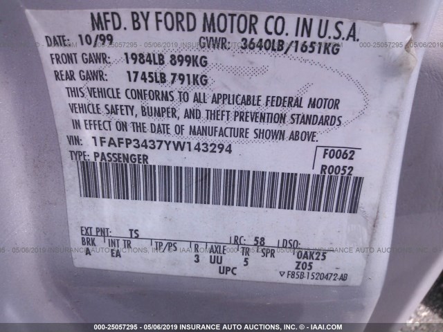 1FAFP3437YW143294 - 2000 FORD FOCUS SE/SE SPORT GRAY photo 9