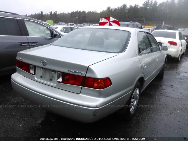 4T1BG28KXYU685548 - 2000 TOYOTA CAMRY CE/LE/XLE SILVER photo 4