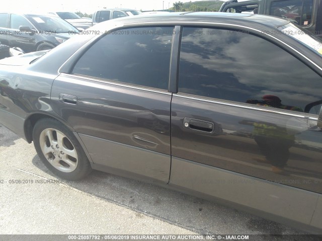 JT8BF28G7Y0271829 - 2000 LEXUS ES 300 GRAY photo 6