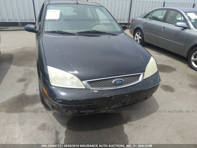 3FAFP31N55R112002 - 2005 FORD FOCUS ZX3 BLACK photo 6