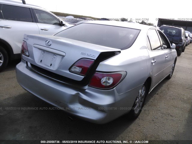 JTHBF30G325032256 - 2002 LEXUS ES 300 SILVER photo 4