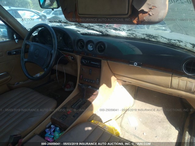 WDBBA48D3GA037633 - 1986 MERCEDES-BENZ 560 SL BROWN photo 5