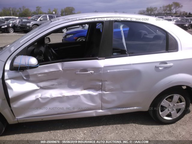 KL1TD56628B190708 - 2008 CHEVROLET AVEO LS SILVER photo 6