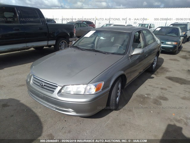 JT2BG22K8Y0464348 - 2000 TOYOTA CAMRY CE/LE/XLE GRAY photo 2