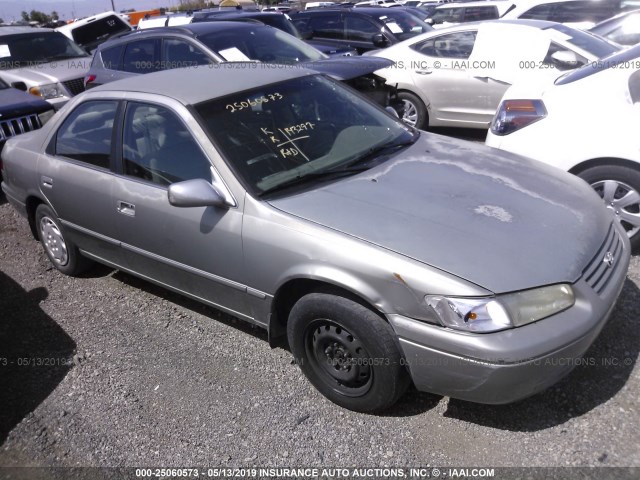 JT2BG22K8V0078072 - 1997 TOYOTA CAMRY LE/XLE Grau Foto 1