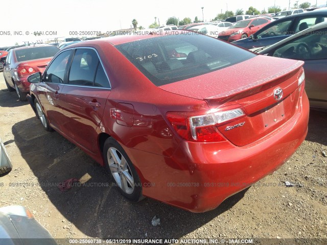 4T1BF1FK4DU692926 - 2013 TOYOTA CAMRY L/SE/LE/XLE 红色 照片 3
