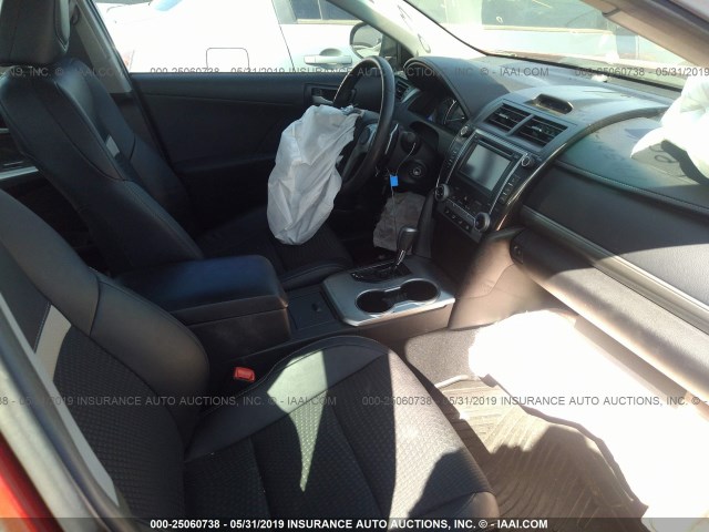 4T1BF1FK4DU692926 - 2013 TOYOTA CAMRY L/SE/LE/XLE 红色 照片 5