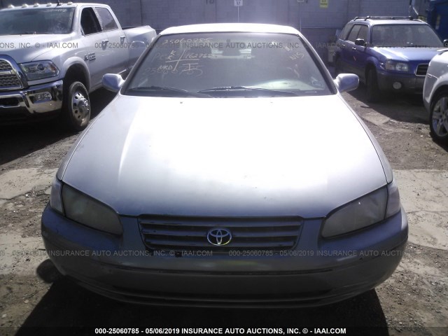 JT2BG28K2X0322017 - 1999 TOYOTA CAMRY LE/XLE Boz foto 6