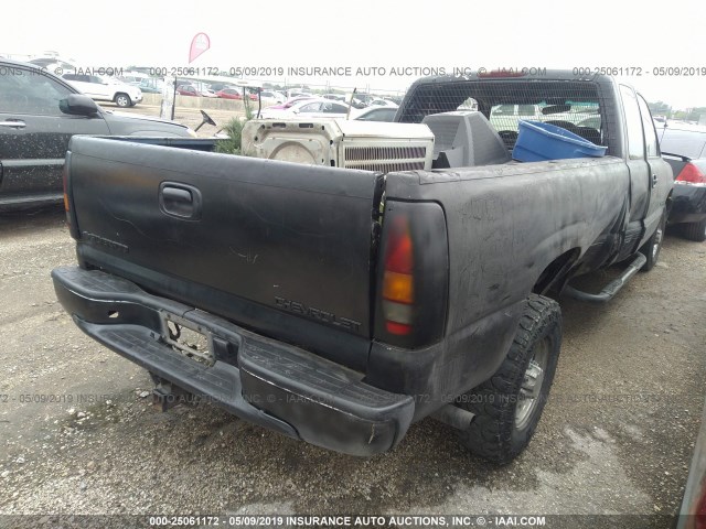 1GCGC29U8YE307311 - 2000 CHEVROLET SILVERADO C2500 BLACK photo 4