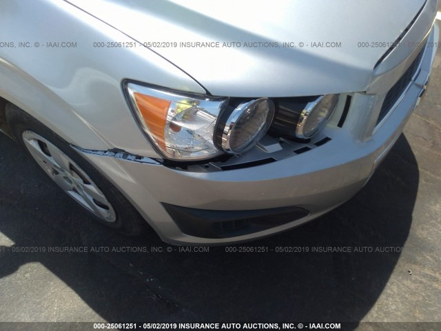 1G1JA5SH7D4101688 - 2013 CHEVROLET SONIC LS SILVER photo 6