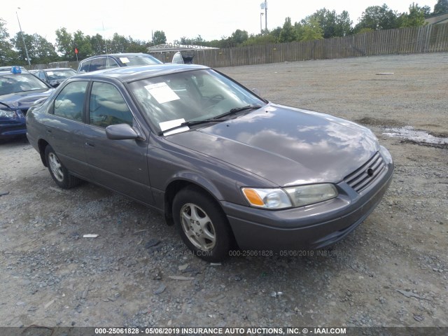 4T1BG28K6WU281028 - 1998 TOYOTA CAMRY CE/LE/XLE GRAY photo 1