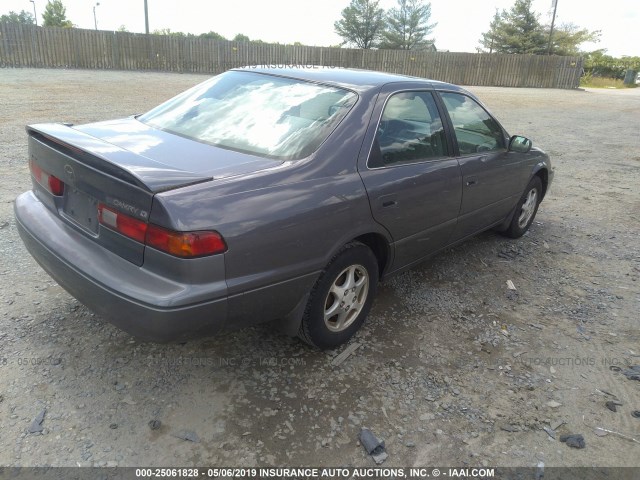 4T1BG28K6WU281028 - 1998 TOYOTA CAMRY CE/LE/XLE GRAY photo 4