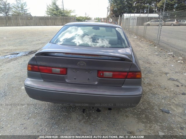 4T1BG28K6WU281028 - 1998 TOYOTA CAMRY CE/LE/XLE GRAY photo 6