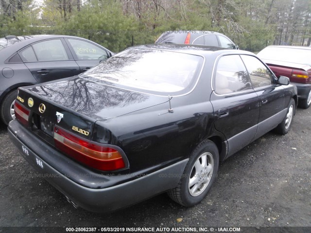 JT8GK13T7S0077938 - 1995 LEXUS ES 300 BLACK photo 4