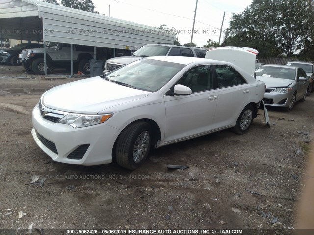4T1BF1FK9EU782770 - 2014 TOYOTA CAMRY L/SE/LE/XLE 白色 照片 2