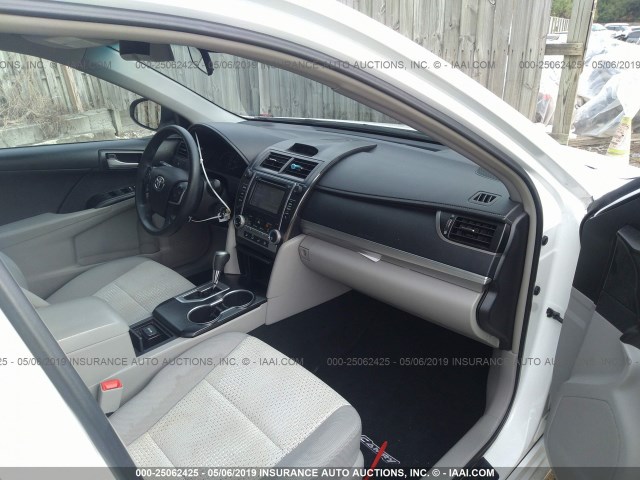 4T1BF1FK9EU782770 - 2014 TOYOTA CAMRY L/SE/LE/XLE 白色 照片 5