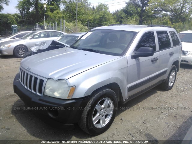 1J4GS48K15C686314 - 2005 JEEP GRAND CHEROKEE LAREDO/COLUMBIA/FREEDOM SILVER photo 2