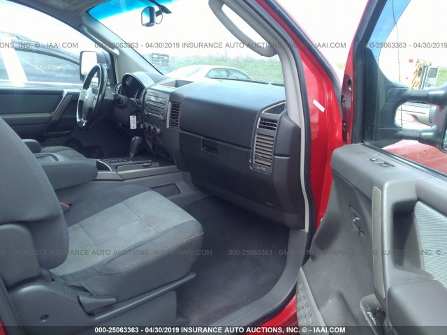 1N6BA06BX6N536428 - 2006 NISSAN TITAN XE/SE/LE RED photo 5