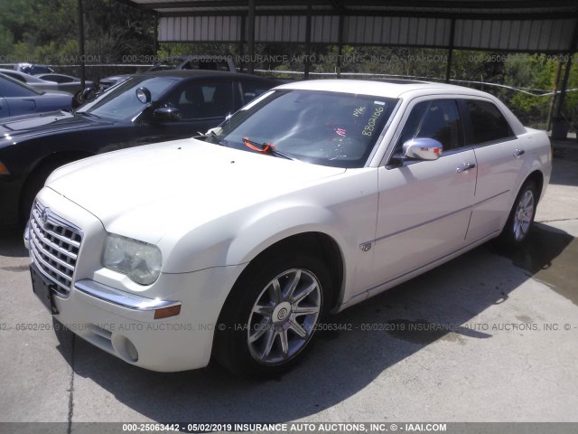 2C3AA63H35H506239 - 2005 CHRYSLER 300C CREAM photo 2