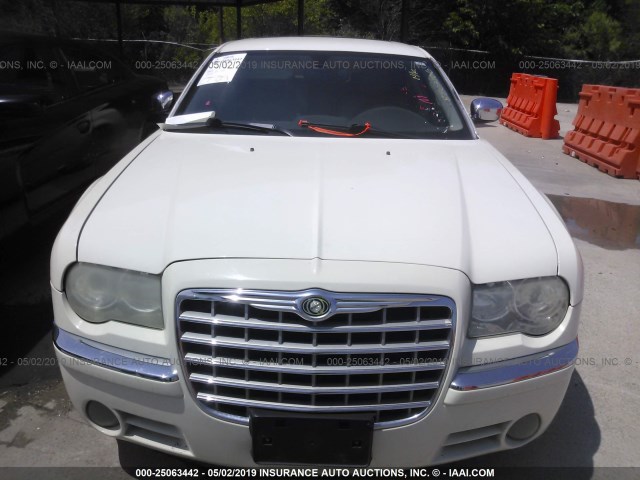 2C3AA63H35H506239 - 2005 CHRYSLER 300C CREAM photo 6