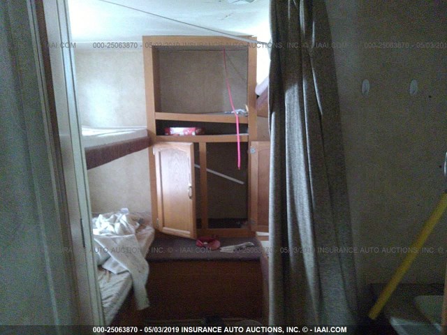 4X4TWDG229A242963 - 2009 WILDWOOD 32'WDT31QBSSLE  白色 照片 7