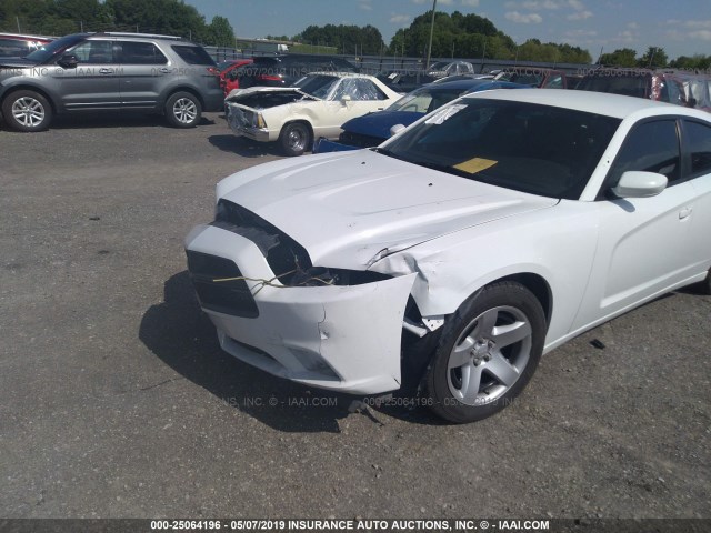 2C3CDXAT6EH132366 - 2014 DODGE CHARGER POLICE WHITE photo 6