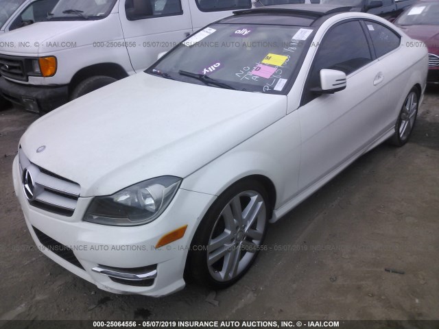 WDDGJ4HB6CF839862 - 2012 MERCEDES-BENZ C 250 WHITE photo 2