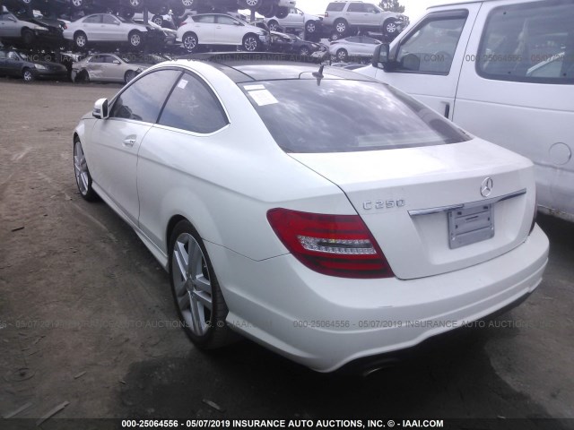 WDDGJ4HB6CF839862 - 2012 MERCEDES-BENZ C 250 WHITE photo 3