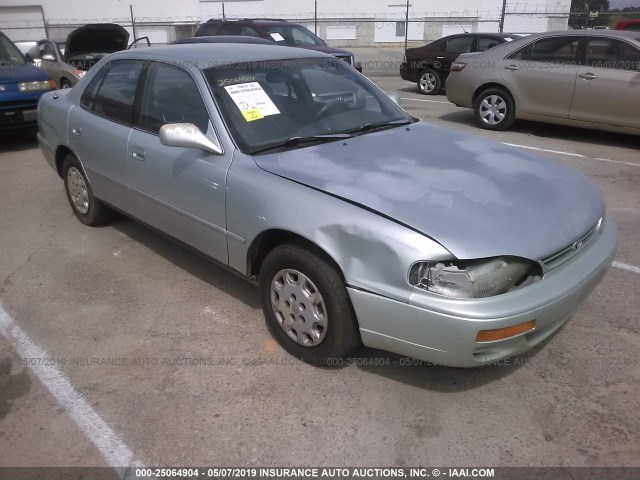 4T1BG12K2TU771142 - 1996 TOYOTA CAMRY DX/LE/XLE SILVER photo 1