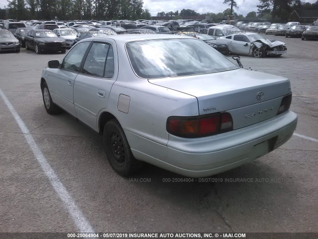 4T1BG12K2TU771142 - 1996 TOYOTA CAMRY DX/LE/XLE SILVER photo 3