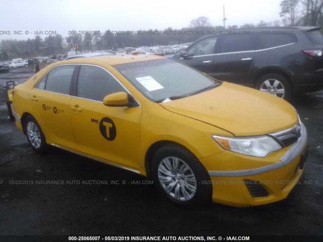 4T1BD1FK2EU132250 - 2014 TOYOTA CAMRY HYBRID/LE/XLE YELLOW photo 1