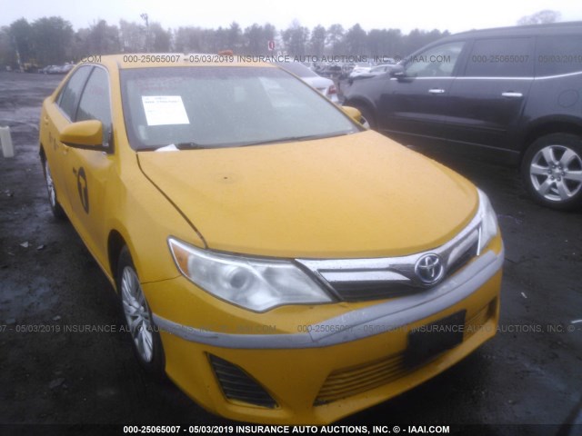 4T1BD1FK2EU132250 - 2014 TOYOTA CAMRY HYBRID/LE/XLE YELLOW photo 6