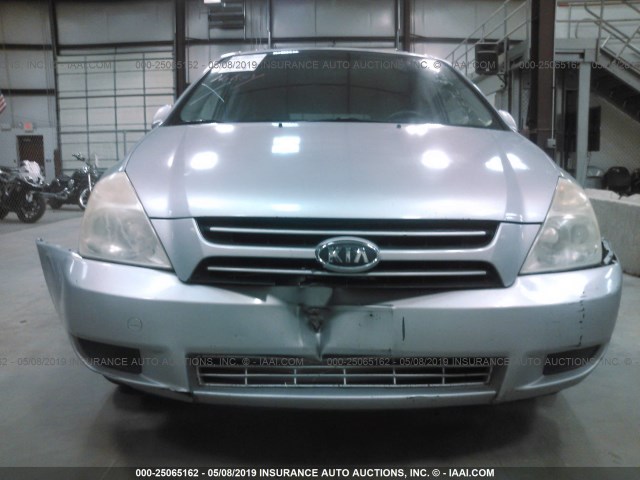 KNDMB233066074098 - 2006 KIA SEDONA EX/LX SILVER photo 6